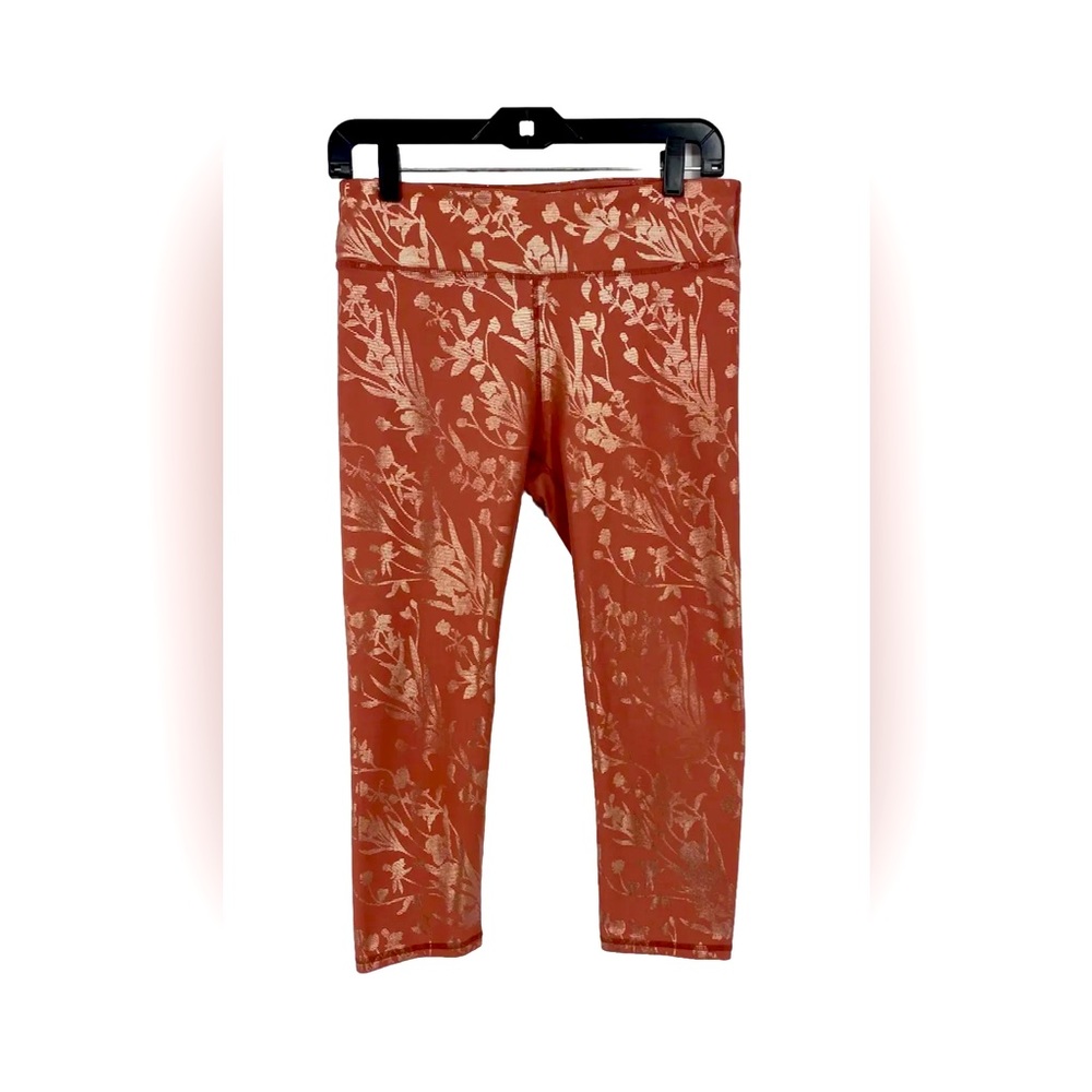Fabletics High-Waisted Capri Sz M Gold Floral Rose Color EUC Athletic Athleisure
